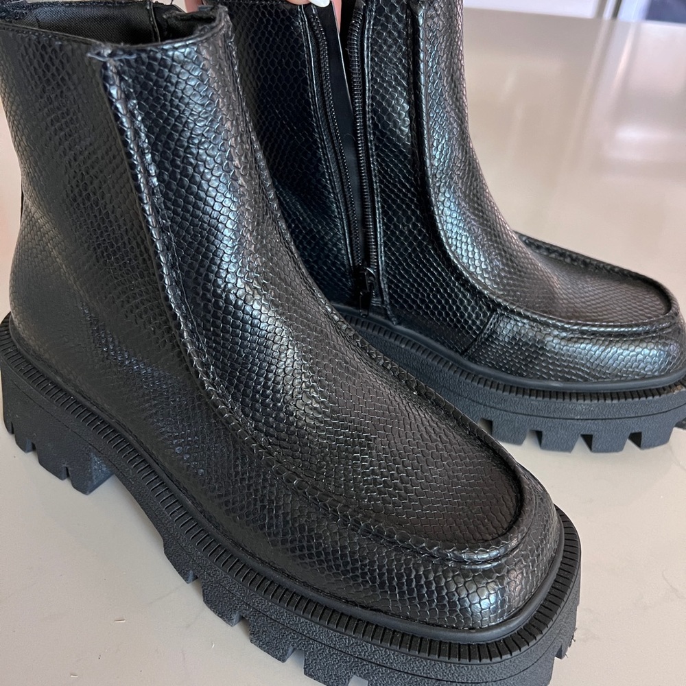 Black chunky ankle platform.